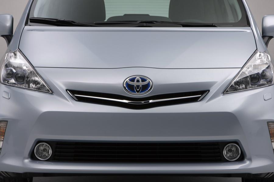  Toyota Prius V 2011 года  (фото 8 из 208)